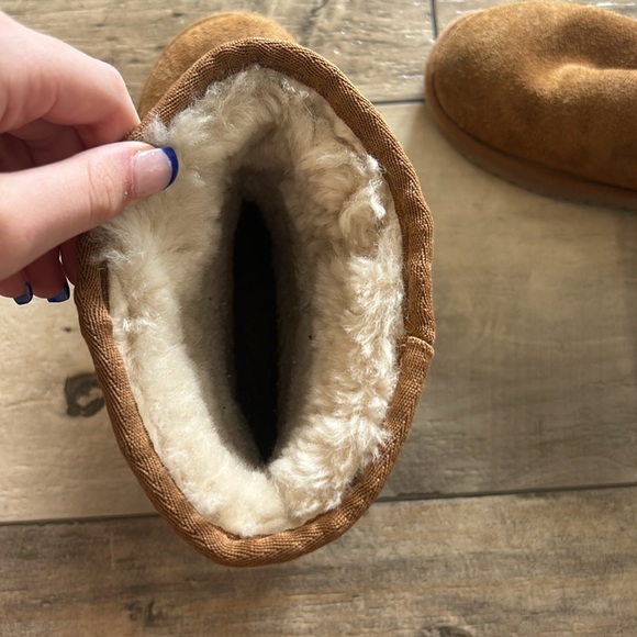 Chestnut Koolaburra Uggs - Picture 4 of 4